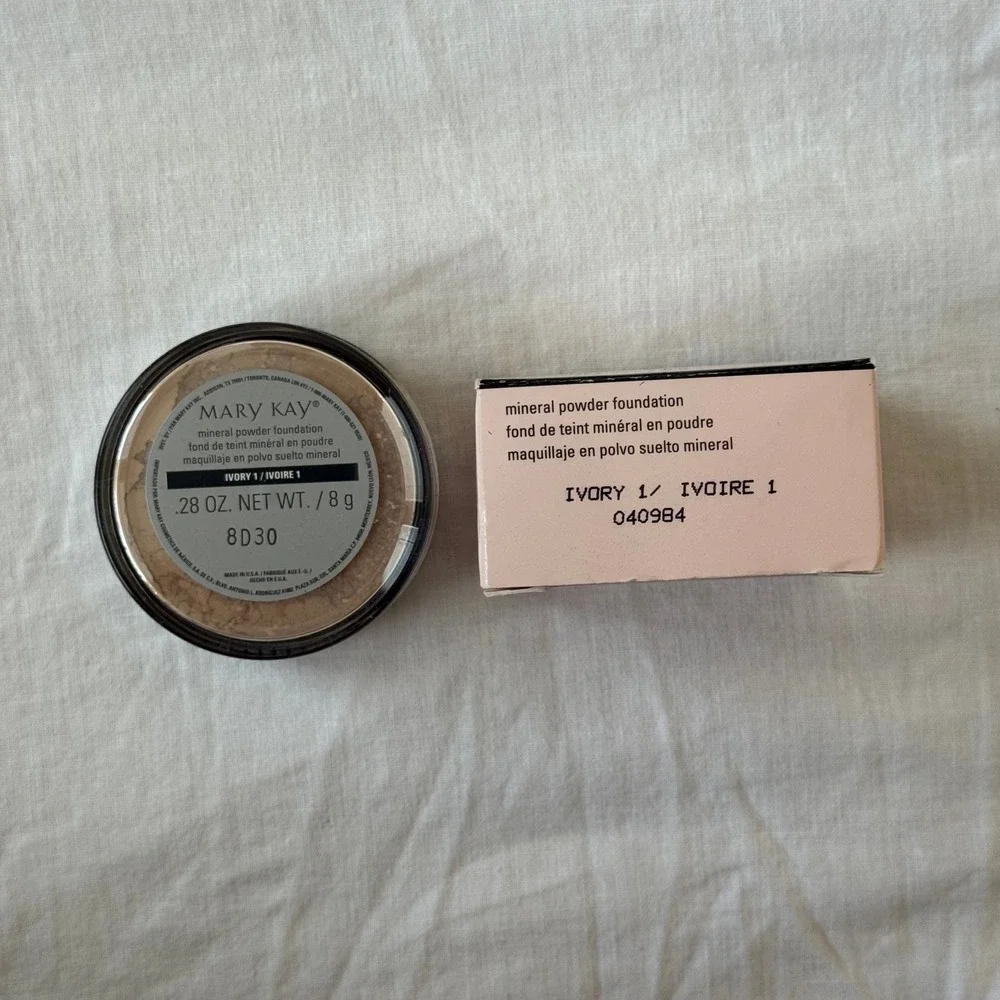 Mary Kay Mineral Powder Foundation Women's Ivory 1 .28 oz 8g Matte Finish